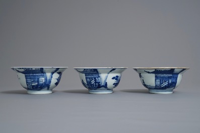 Drie Chinese blauwwitte kommen en een famille rose vaas met poederblauwe fond, Kangxi en 19e eeuw