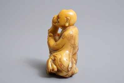 A Chinese inlaid Shoushan soapstone figure of a Luohan, 19/20th C.