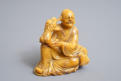A Chinese inlaid Shoushan soapstone figure of a Luohan, 19/20th C.