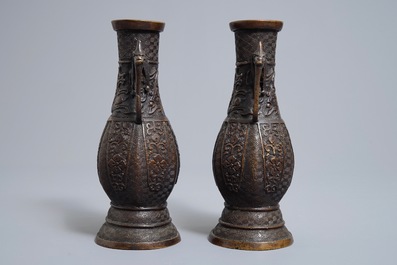 A pair of Chinese bronze vases in archaic style, 19th C.