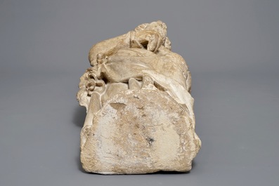 Een grote zandstenen figuur van Petrus, wellicht Frankrijk, 16e eeuw