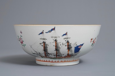 Un bol en porcelaine de Chine famille rose &agrave; sujet maritime pour le march&eacute; anglais, Qianlong
