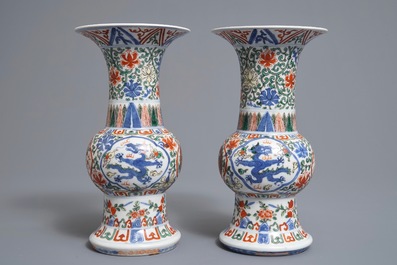 A pair of Chinese wucai gu vases with dragons, Wanli mark, Republic, 20th C.