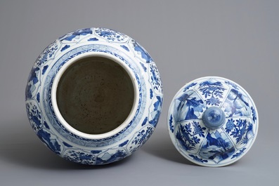 Een groot driedelig Chinees blauwwit kaststel met landschappen en bloemen in vakverdeling, Kangxi