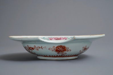 A Chinese famille rose shaving bowl with a tea-drinking scene, Yongzheng