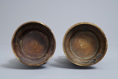 A pair of Chinese bronze vases in archaic style, 19th C.