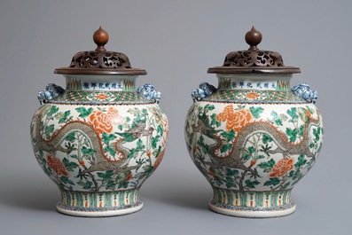 A pair of Chinese famille verte 'dragon' vases, 19/20th C.