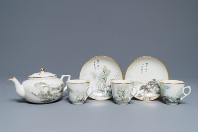 Une th&eacute;i&egrave;re, trois tasses et deux soucoupes en porcelaine de Chine qianjiang cai, 1&egrave;re moiti&eacute; du 20&egrave;me