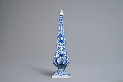 A large Dutch Delft blue and white obelisk, 1st quarter 18th C.