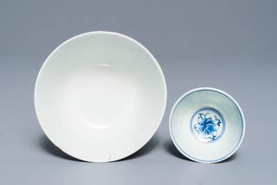 A Chinese blue and white 'lotus' plate, a bowl and a cup and saucer, Guangxu mark, 19/20th C.