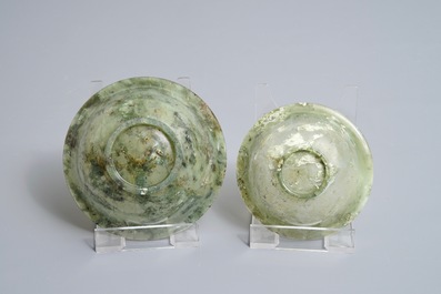 Deux bols et deux vases couverts en jade et am&eacute;thyste, 20&egrave;me