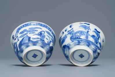 Een paar Chinese blauwwitte koppen en schotels voor de Franse markt, Kangxi