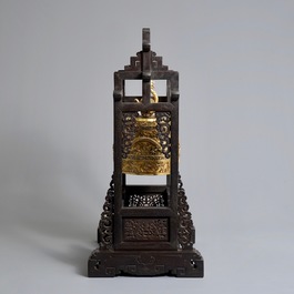 Une cloche en bronze dor&eacute; dans son cadre de suspension en bois de zitan, marque de Qianlong, 18/19th C.