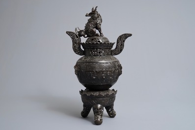 A large Chinese bronze tripod censer with qilin cover, 19/20th C.