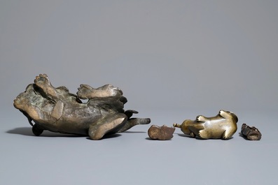 Quatre okimonos ou poids de rouleau en bronze, Japon, Edo ou Meiji, 18/19&egrave;me