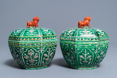 A pair of Chinese famille rose Bencharong style boxes and covers for the Thai market, 19th C.