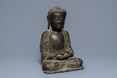Un mod&egrave;le d'Amithaba Bouddha en bronze, Chine, Ming