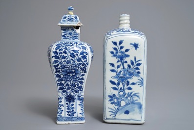 Une bouteille de forme carr&eacute; en porcelaine de Chine bleu et blanc, Wanli, et un vase couvert, Kangxi