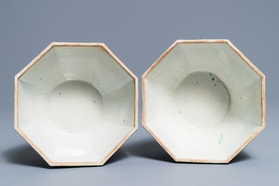 Une paire de bols couverts en porcelaine de Chine de style Bencharong pour le march&eacute; thai, 19&egrave;me