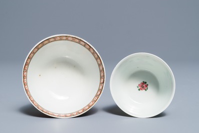 Deux tasses et soucoupes en porcelaine de Chine famille rose, Yongzheng/Qianlong