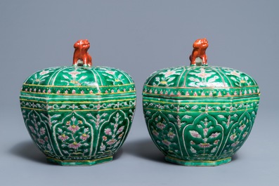 A pair of Chinese famille rose Bencharong style boxes and covers for the Thai market, 19th C.