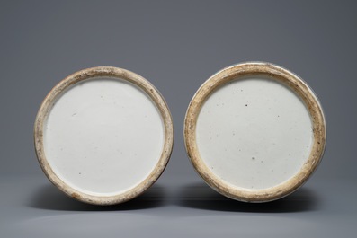 Deux vases en porcelaine de Chine famille rose aux d&eacute;cors d'oiseaux et d&rsquo;antiquit&eacute;s, 19&egrave;me