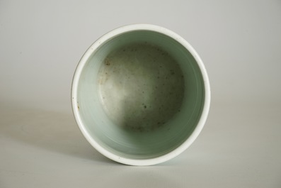 A Chinese famille verte Kangxi style brush pot, 19/20th C.
