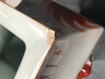 Twee vierkante Chinese qianjiang cai vazen met boeddhistische leeuwen en dames, 19/20e eeuw