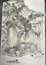 Een vierkante Chinese qianjiang cai vaas met landschapsdecor, Wang Youtang, vroeg 20e eeuw