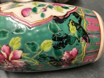 Un vase et trois bols en porcelaine de Chine famille rose pour le march&eacute; Straits ou Peranakan, 19&egrave;me