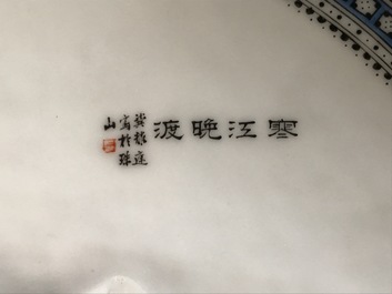 Een paar Chinese polychrome schotels met winterlandschapsdecor, Republiek, 20e eeuw