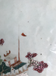 Un grand plat en porcelaine de Chine famille rose &agrave; d&eacute;cor du 'Fort Folly', Qianlong