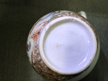 Un cremier en porcelaine de Chine famille rose, Yongzheng