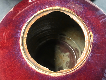 A pair of Chinese monochrome oxblood-glazed jars and covers, 19th C.
