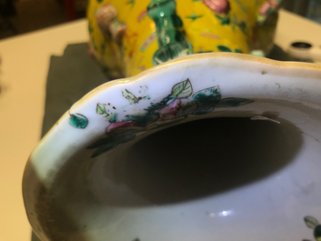 Twee Chinese famille rose vazen, 19e eeuw