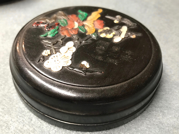 A Chinese inlaid wood seal paste box and cover with inscription, 18/19th C.