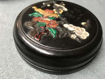 A Chinese inlaid wood seal paste box and cover with inscription, 18/19th C.