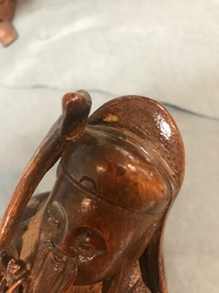 Twee Chinese bamboe figuren, 19e eeuw