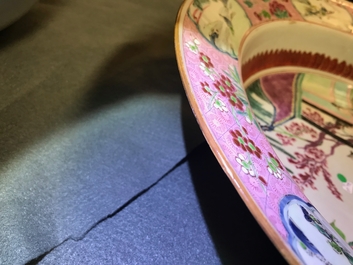 Une paire de bassins en porcelaine de Chine famille rose &agrave; d&eacute;cor de 'La Romance de la chambre de l'ouest', Yongzheng