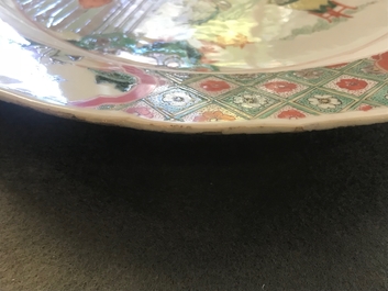 Un plat en porcelaine de Chine famille verte &agrave; d&eacute;cor de femmes, Kangxi