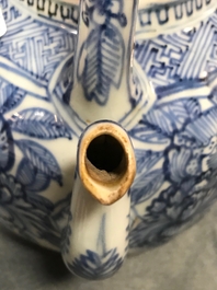 A Chinese blue and white kraak porcelain wine jug and cover, Wanli