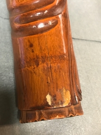 Twee Chinese bamboe figuren, 19e eeuw