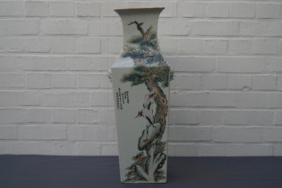 Een vierkante Chinese qianjiang cai vaas met landschapsdecor, Wang Youtang, vroeg 20e eeuw