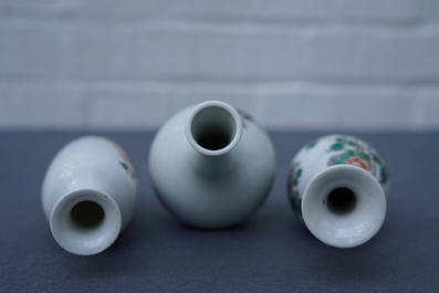 Trois vases en porcelaine de Chine, marques divers, 19/20&egrave;me