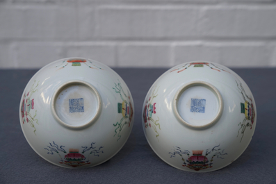 Une paire de bols en porcelaine de Chine famille rose, marque et &eacute;poque de Daoguang