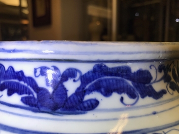 Un grand pot couvert en porcelaine de Chine bleu et blanc, Wanli, Ming