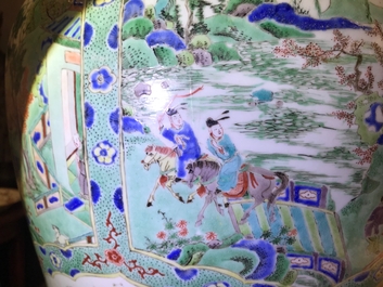 Een grote Chinese famille verte dekselvaas met figuren in rivierlandschappen, Kangxi