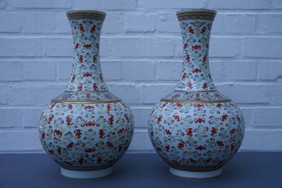 Une paire de vases en porcelaine de Chine famille rose &agrave; d&eacute;cor de '100 chauve-souris', marque et &eacute;poque de Guangxu