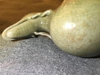 A Korean celadon-glazed duck-shaped water dropper, 19/20th C.