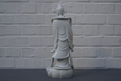 A Chinese Dehua blanc de Chine figure of Guanyin, 19th C.